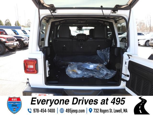 New 2025 Jeep Wrangler Unlimited Sahara w/ Safety Group AWD/4WD image 12