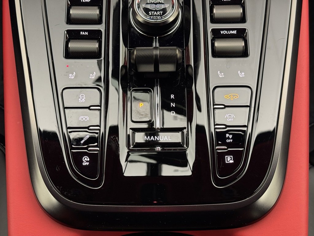 Used 2025 Aston Martin DBX 707 image 28