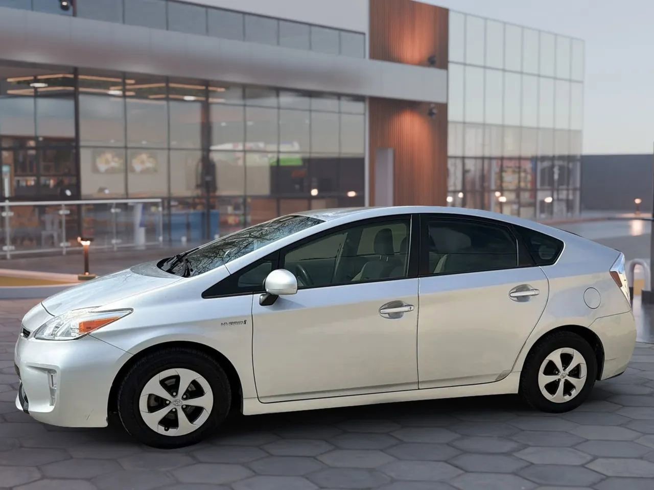 Used 2014 Toyota Prius Three image 3