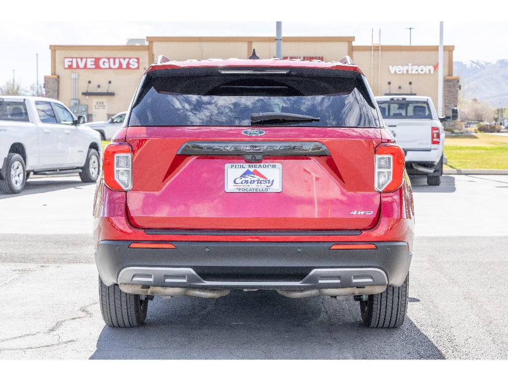 Used 2023 Ford Explorer XLT w/ Equipment Group 202A image 4