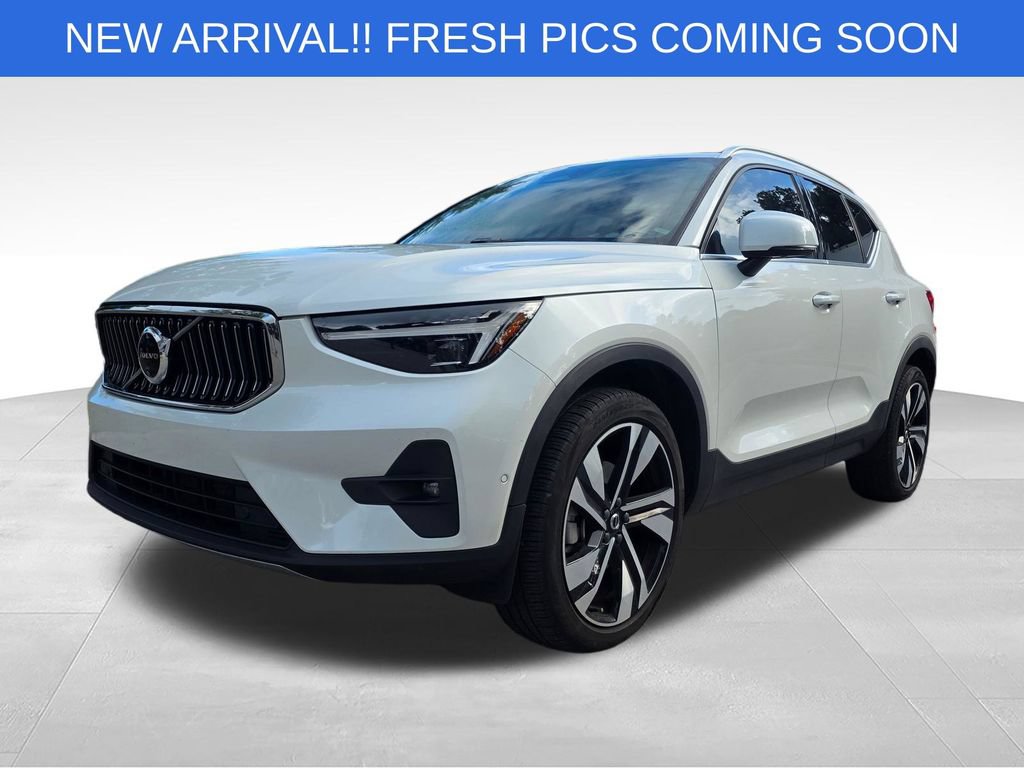 Used 2024 Volvo XC40 B5 Plus w/ Protection Package Premier AWD/4WD image 13