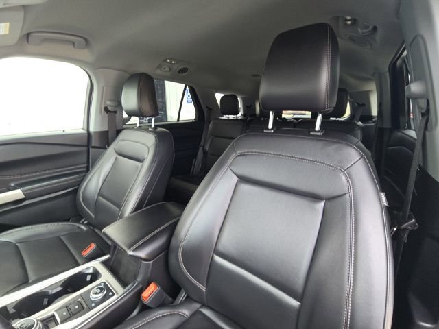 Used 2023 Ford Explorer XLT w/ Equipment Group 202A AWD/4WD image 26