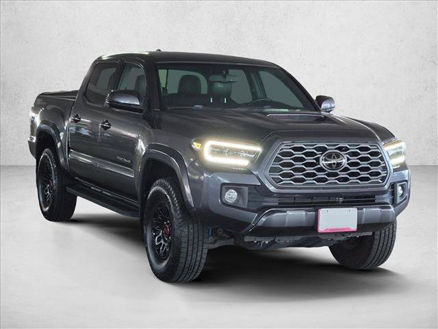 Used 2017 Toyota Tacoma TRD Sport w/ Tow Package RWD image 3