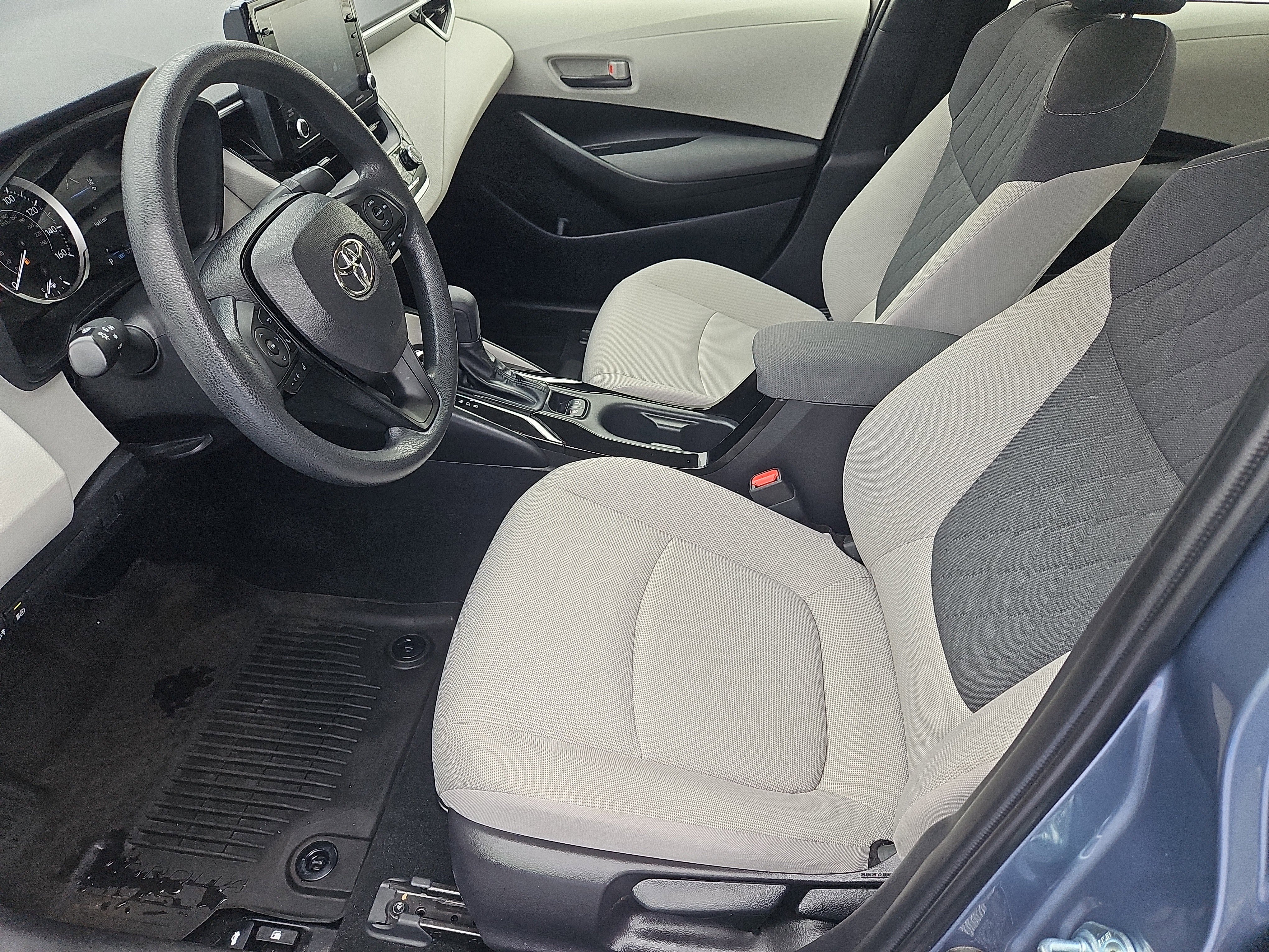 Used 2022 Toyota Corolla LE image 23