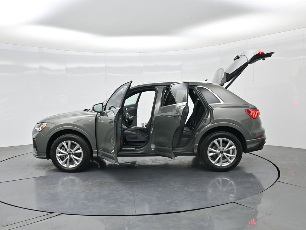 Used 2025 Audi Q3 2.0T Premium image 4