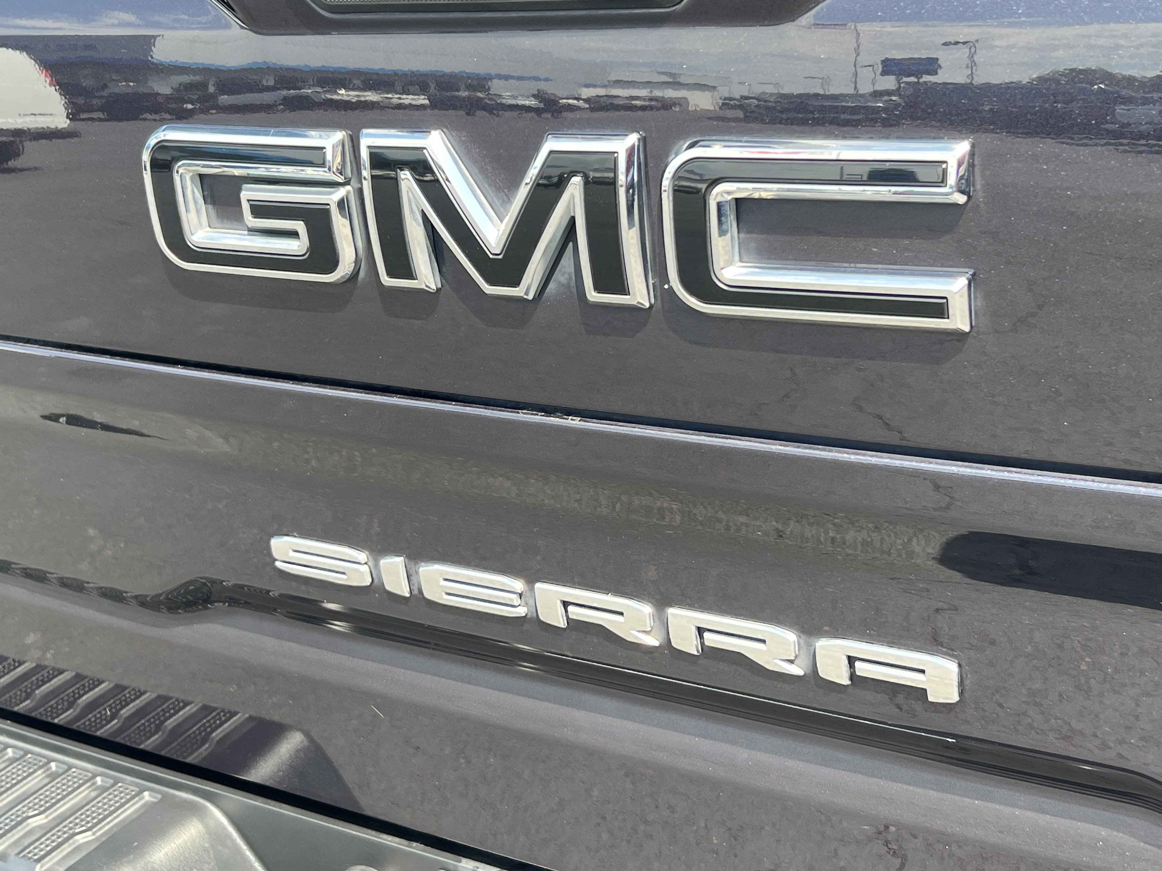 Used 2022 GMC Sierra 1500 Elevation w/ LPO, Elevation Black Package AWD/4WD image 8