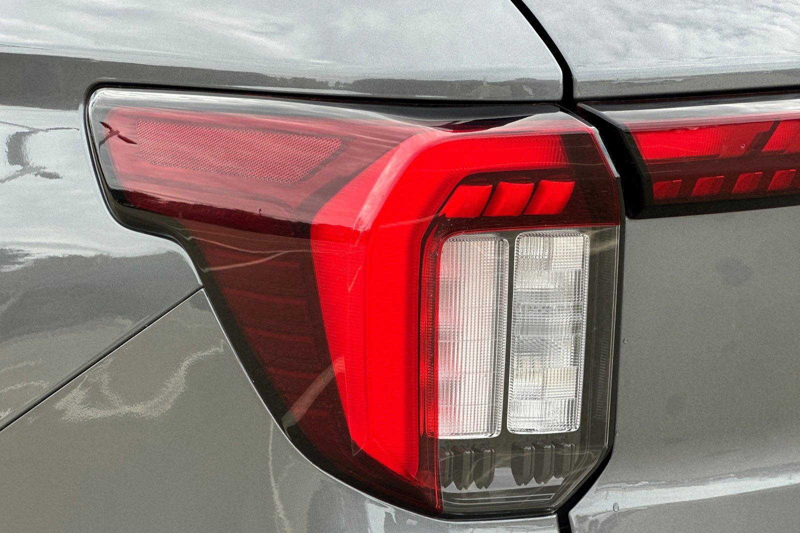 Used 2025 Ford Explorer ST-Line w/ ST-Line Street Pack image 51