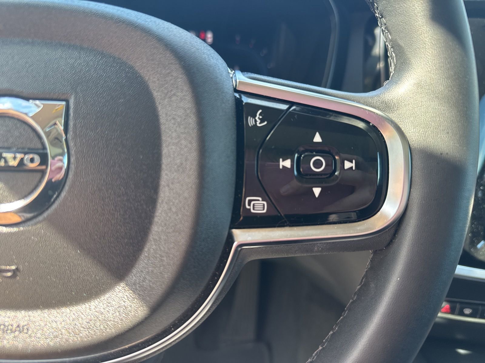 Used 2024 Volvo S60 B5 Plus image 25