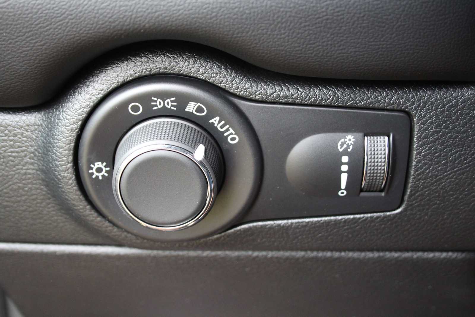 Used 2025 Dodge Durango GT AWD/4WD image 35