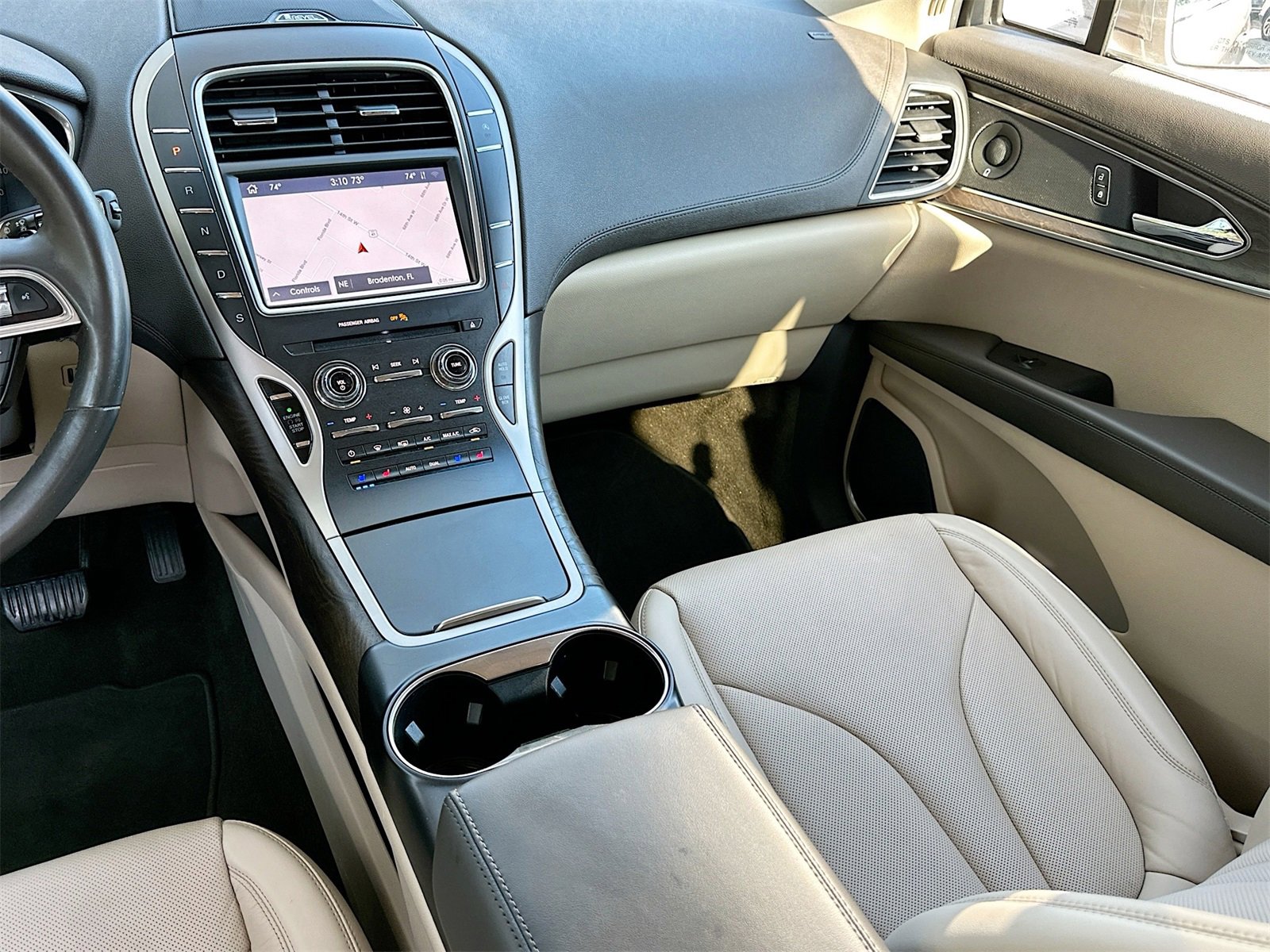 Used 2020 Lincoln Nautilus Reserve image 25