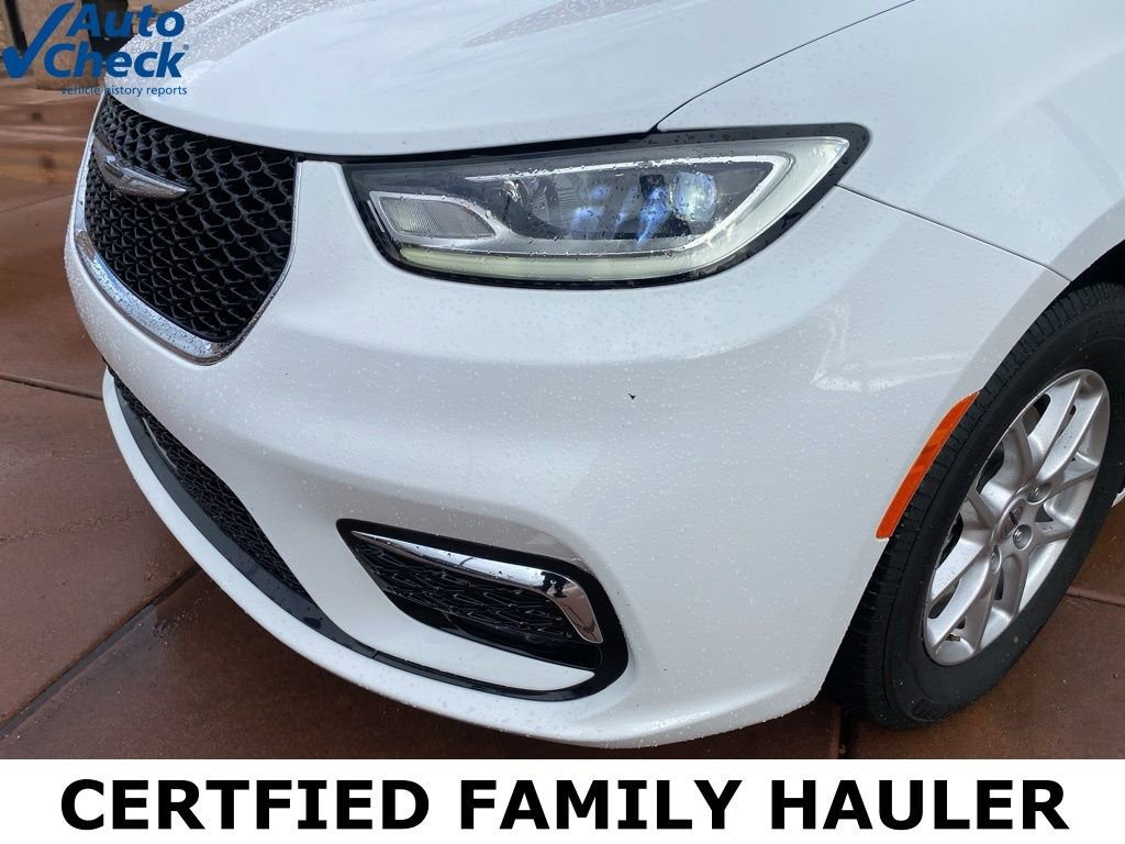 Used 2024 Chrysler Pacifica Touring-L FWD image 3