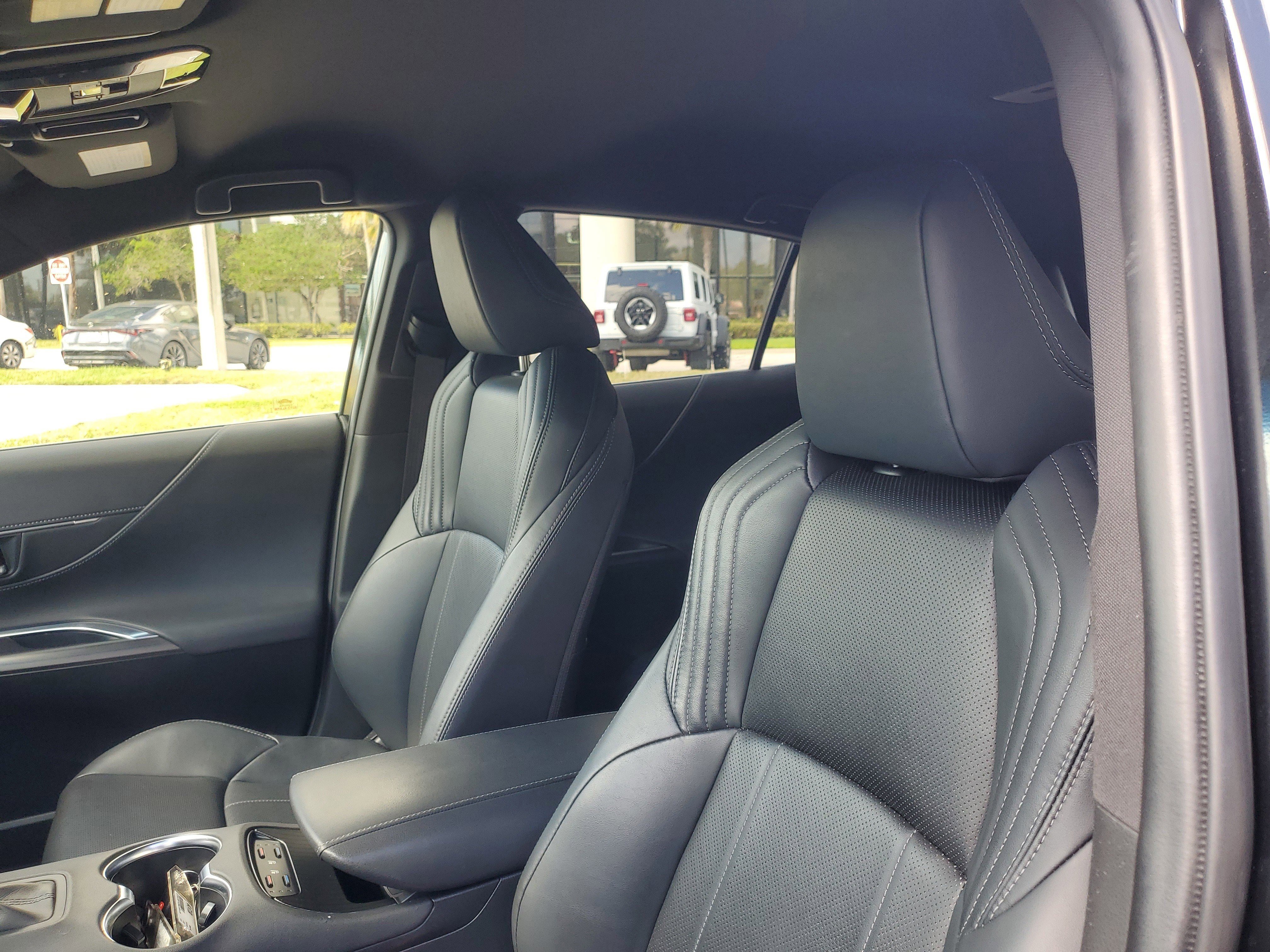 Used 2021 Toyota Venza XLE w/ Softex Package image 18