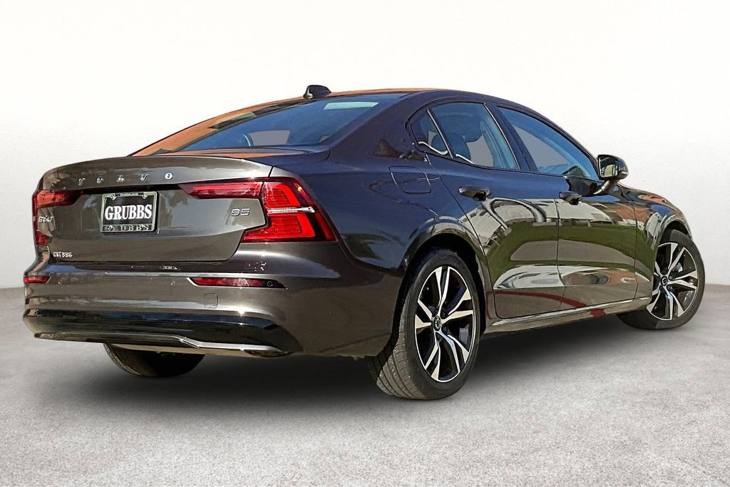 Used 2025 Volvo S60 B5 Core FWD image 2