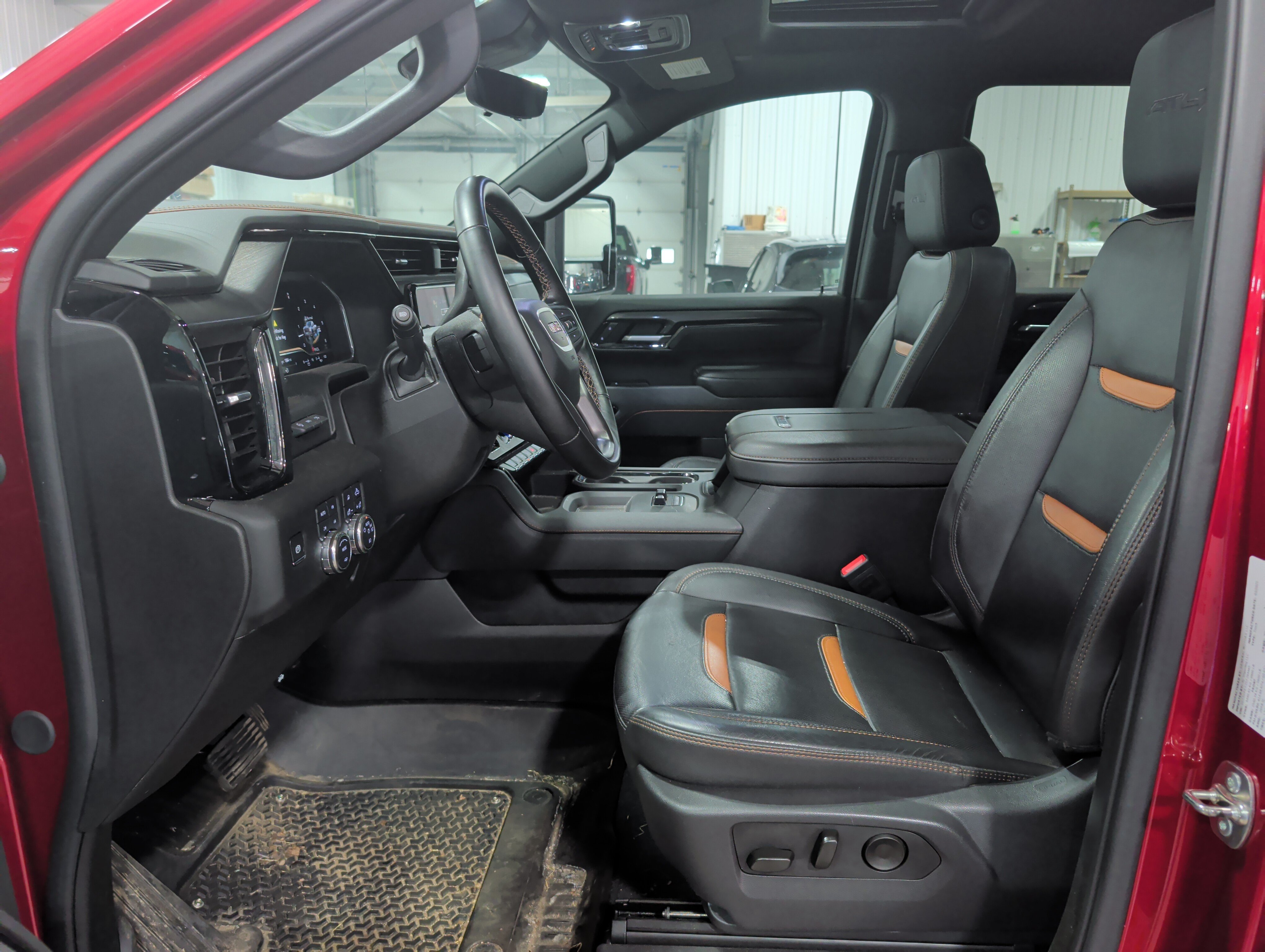 Used 2025 GMC Sierra 2500 AT4 w/ AT4 Premium Plus Package AWD/4WD image 9
