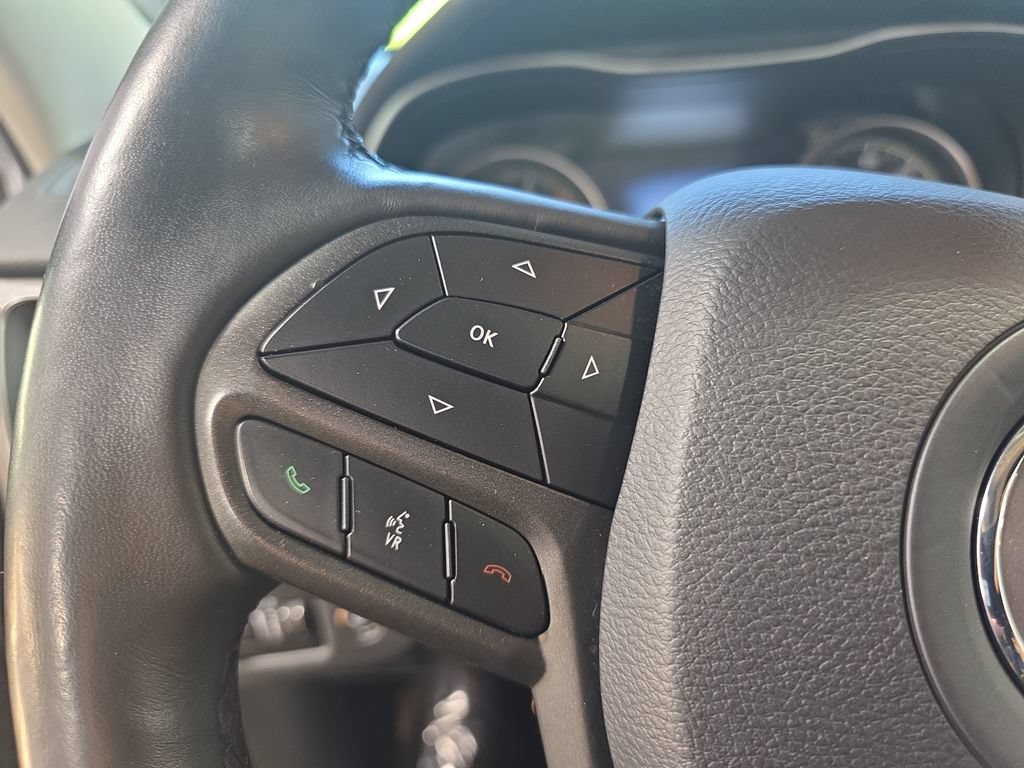 Used 2019 Jeep Cherokee Trailhawk AWD/4WD image 17