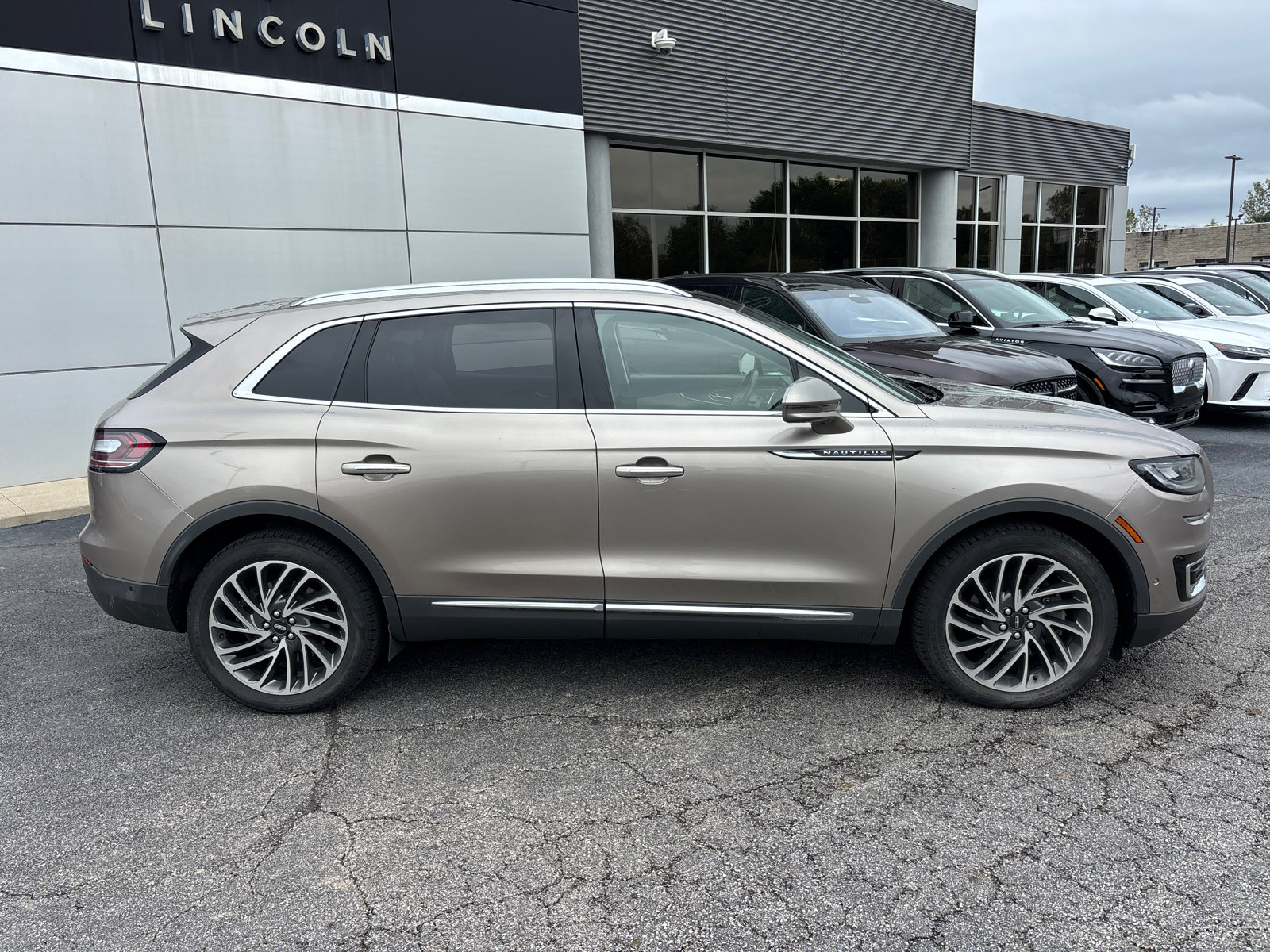 Used 2019 Lincoln Nautilus Reserve AWD/4WD image 8