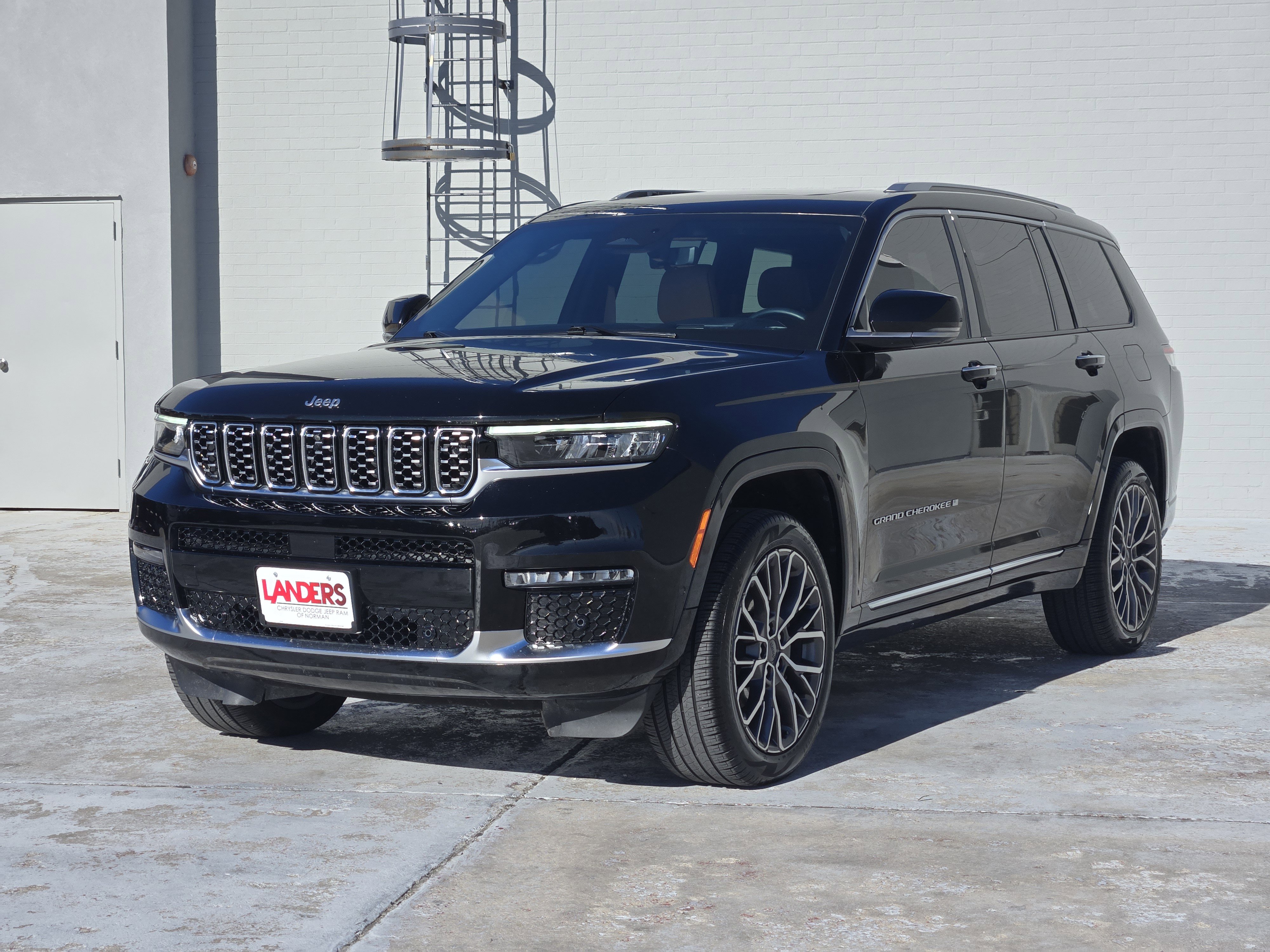 Used 2024 Jeep Grand Cherokee L Summit image 4