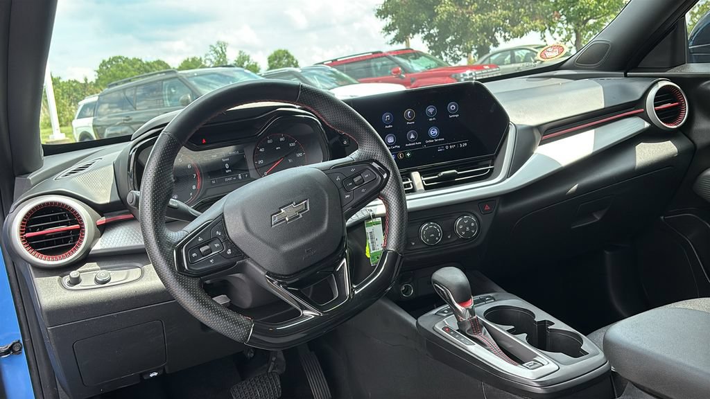Used 2024 Chevrolet Trax RS FWD image 13