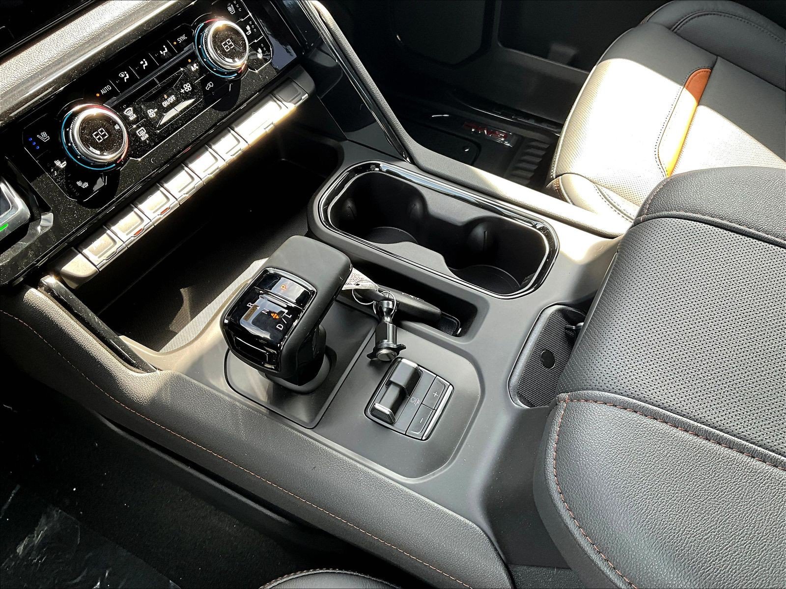 New 2026 GMC Sierra 1500 AT4 w/ AT4 Premium Package AWD/4WD image 12