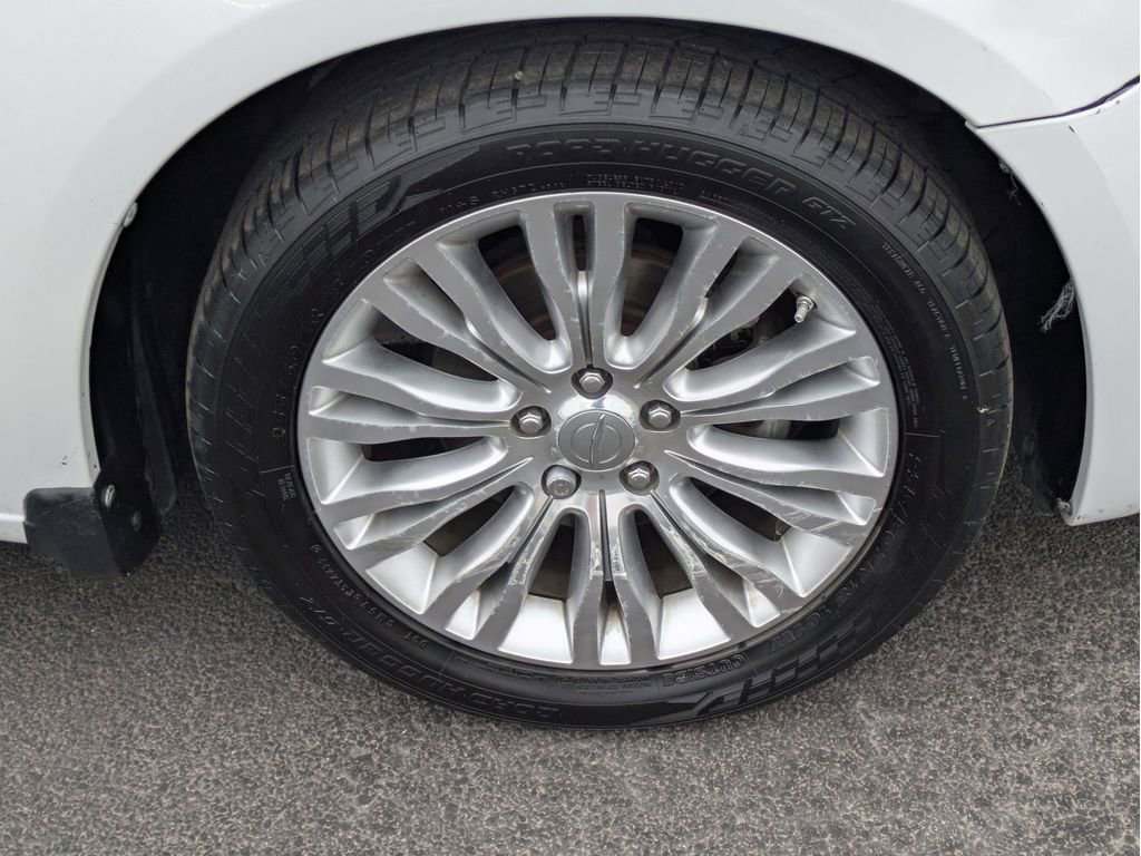 Used 2011 Chrysler 200 Limited FWD image 27