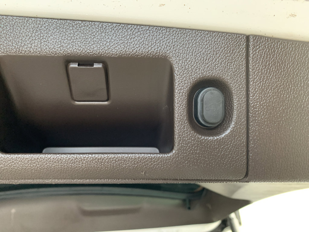 Used 2017 Chevrolet Suburban Premier image 37