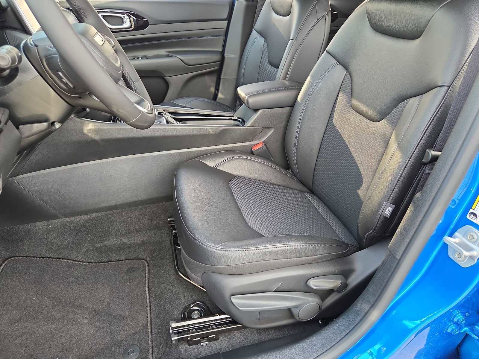 New 2026 Jeep Compass Latitude image 16
