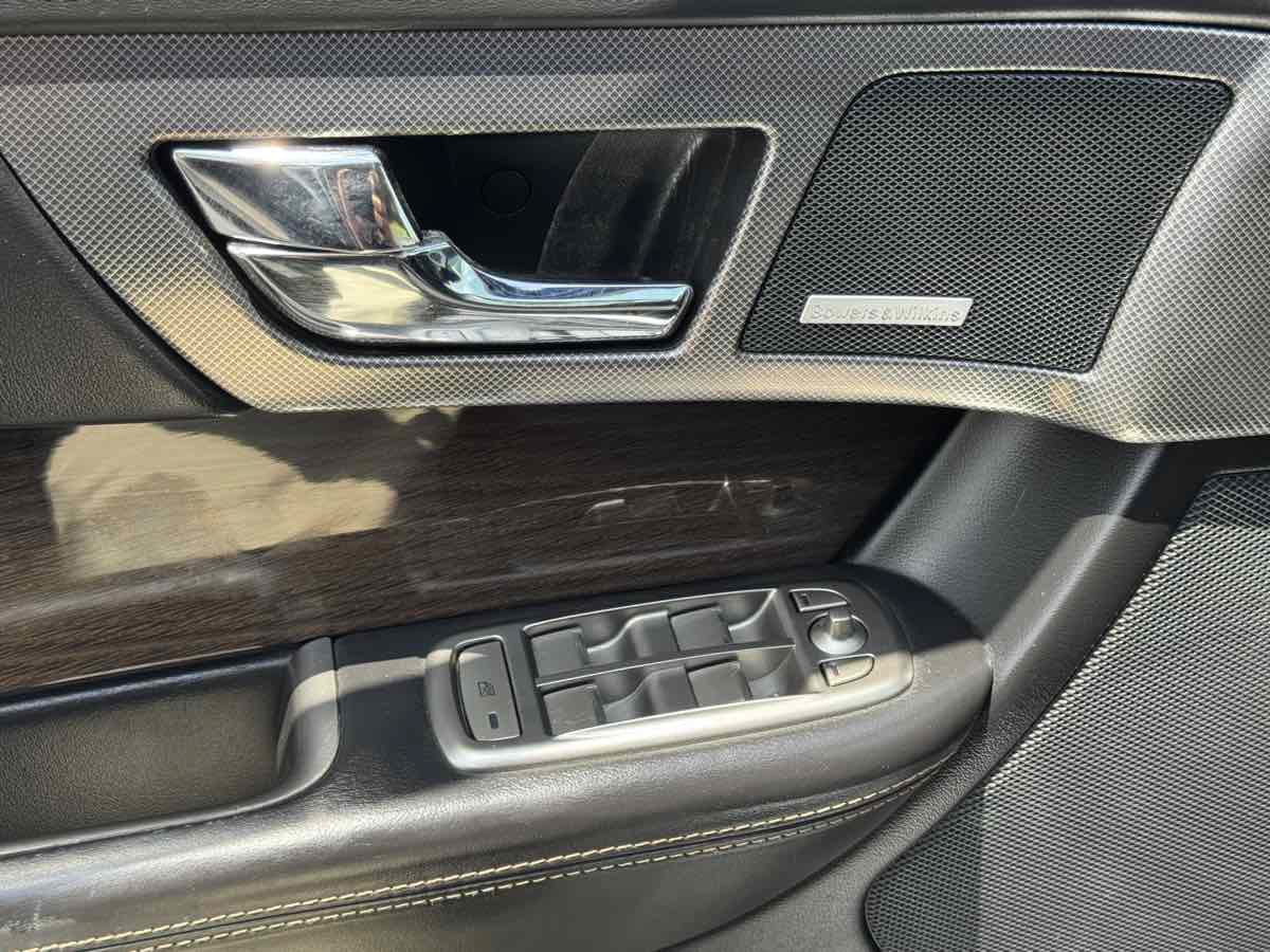 Used 2011 Jaguar XF R RWD image 27