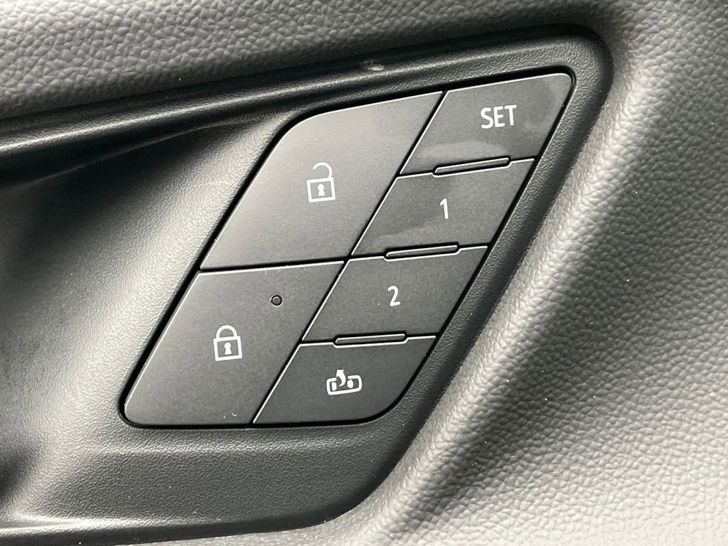 Used 2025 Chevrolet Equinox ACTIV w/ Convenience Package III image 31