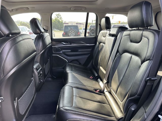 Used 2023 Jeep Grand Cherokee Limited AWD/4WD image 18