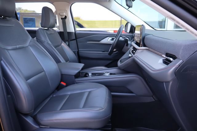 Certified 2025 Ford Explorer Active w/ Active Comfort Package AWD/4WD image 36