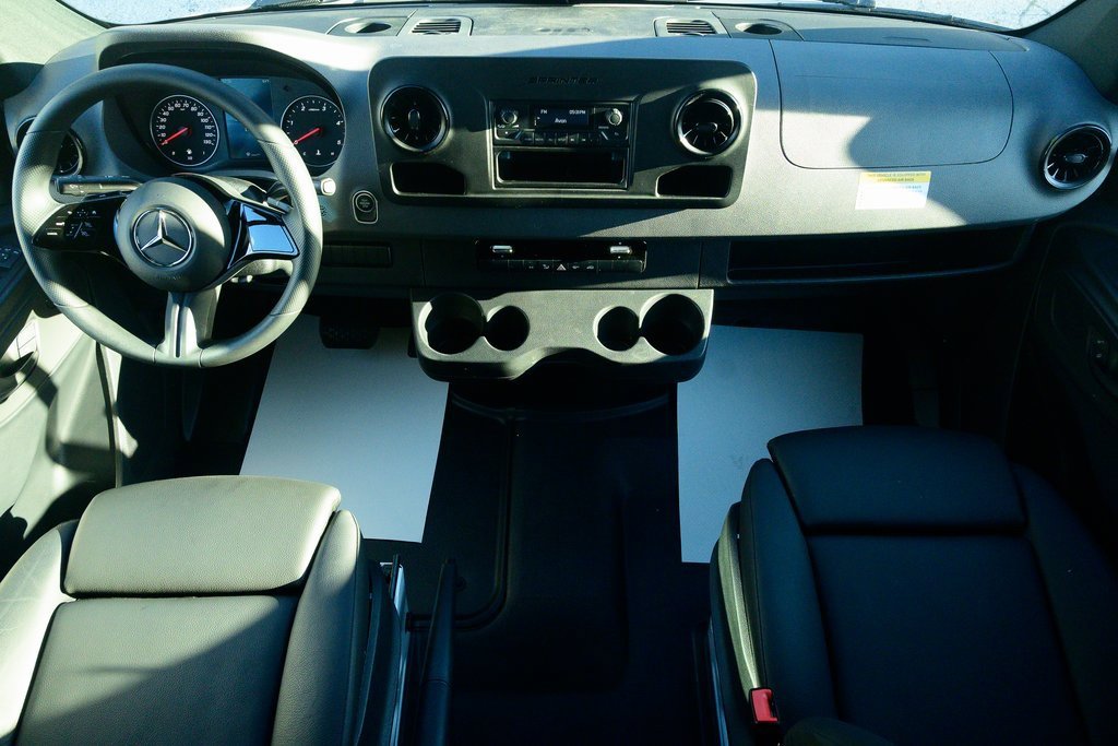 Used 2025 Mercedes-Benz Sprinter 2500 image 13