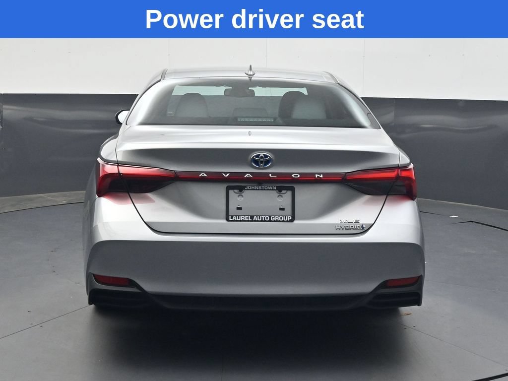 Used 2022 Toyota Avalon XLE w/ Moonroof Package FWD image 5