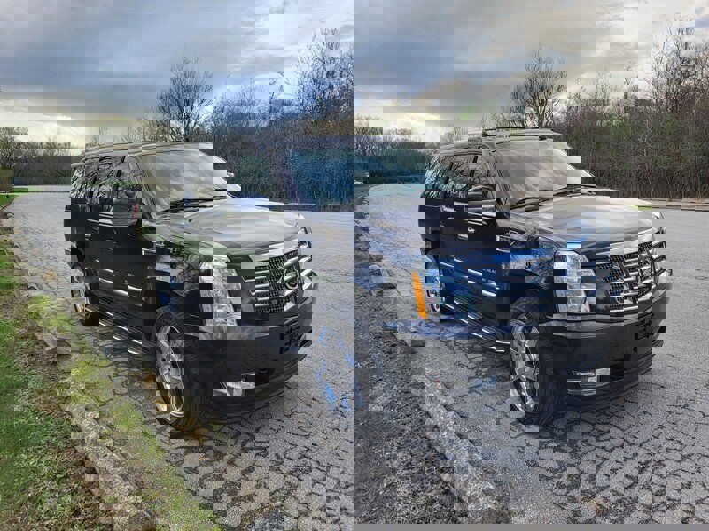 Used 2011 Cadillac Escalade ESV Luxury AWD/4WD image 5