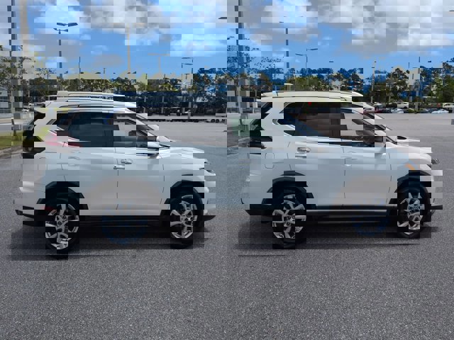 Used 2020 Nissan Rogue SV FWD image 4