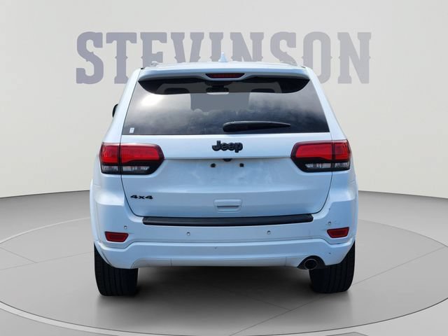 Used 2018 Jeep Grand Cherokee Altitude AWD/4WD image 3