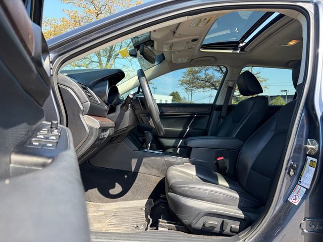 Used 2017 Subaru Outback 3.6R Limited image 12