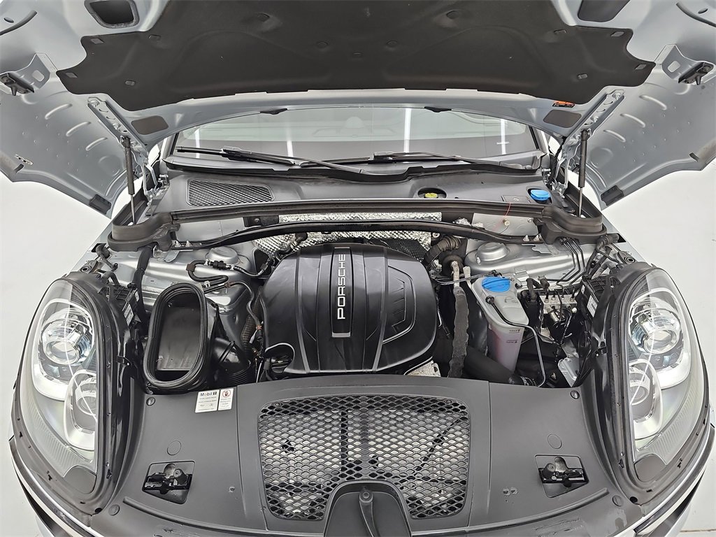 Used 2018 Porsche Macan image 45