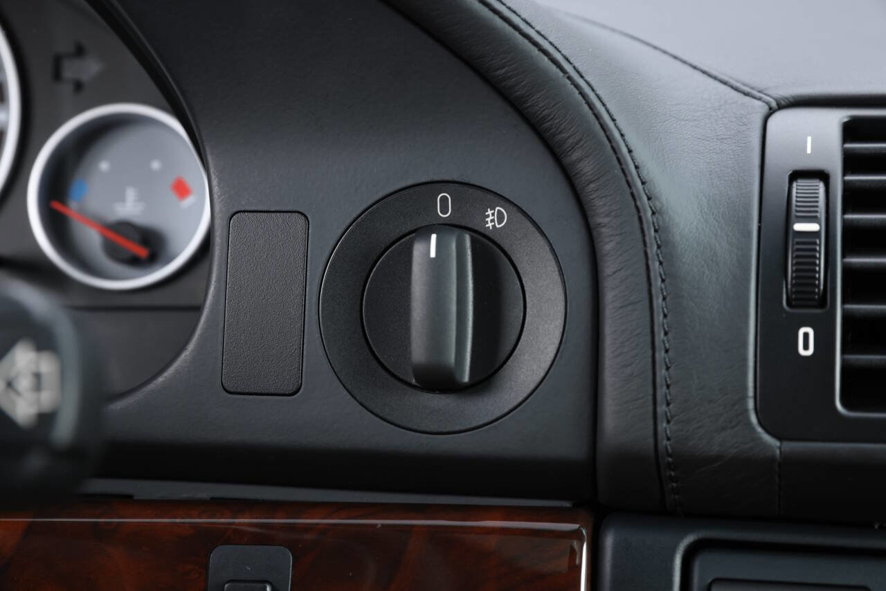 Used 2002 BMW M5 image 78