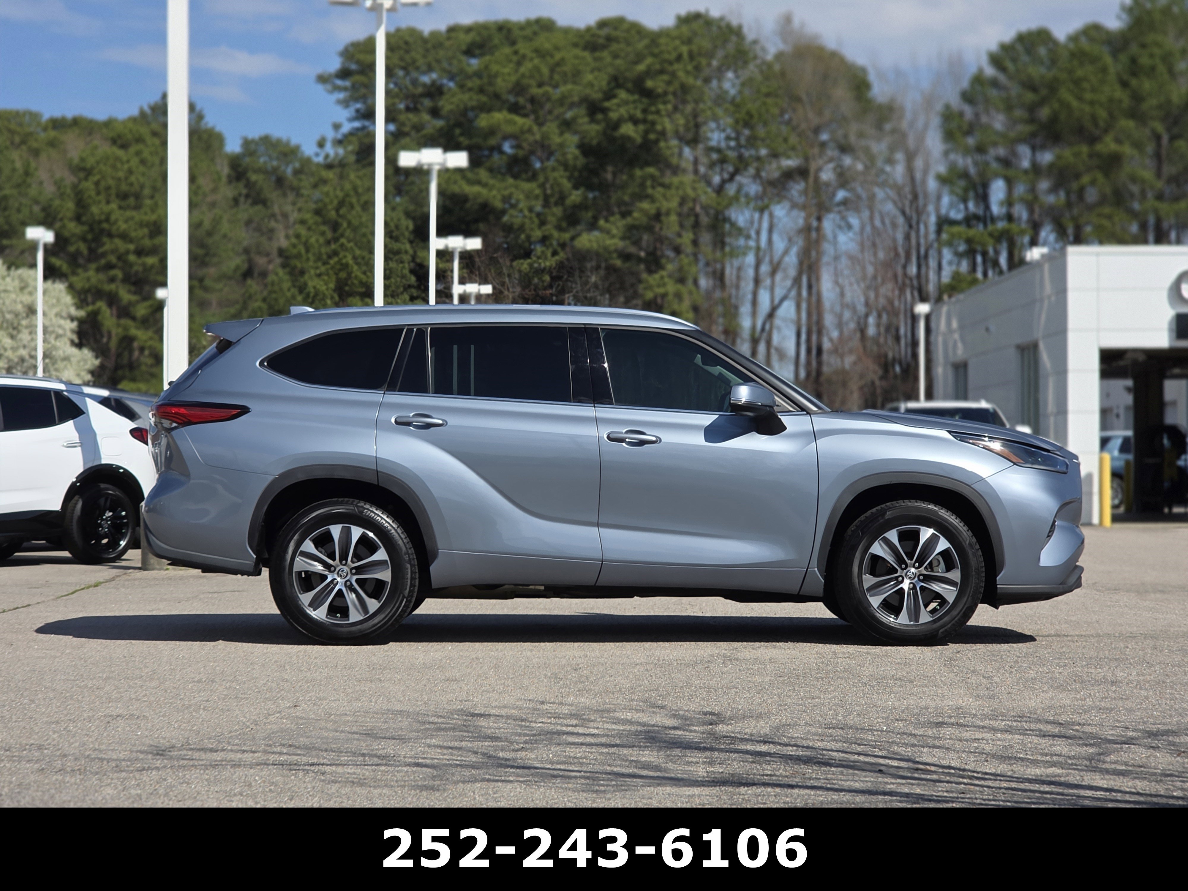 Used 2021 Toyota Highlander XLE image 8