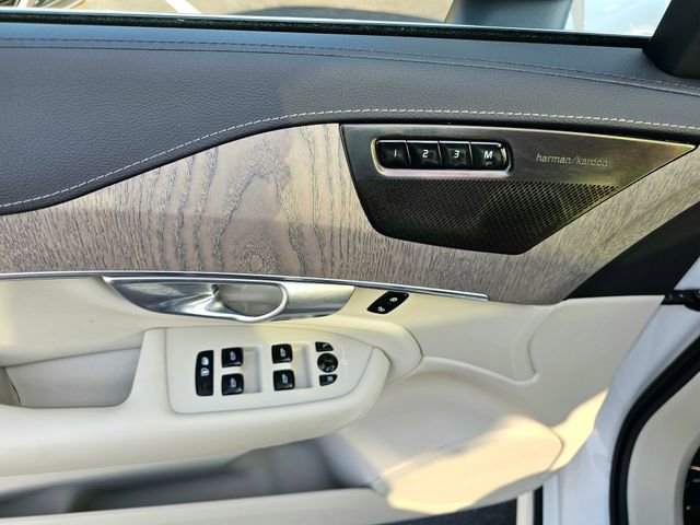 Used 2023 Volvo XC90 B6 Ultimate w/ Protection Package image 22