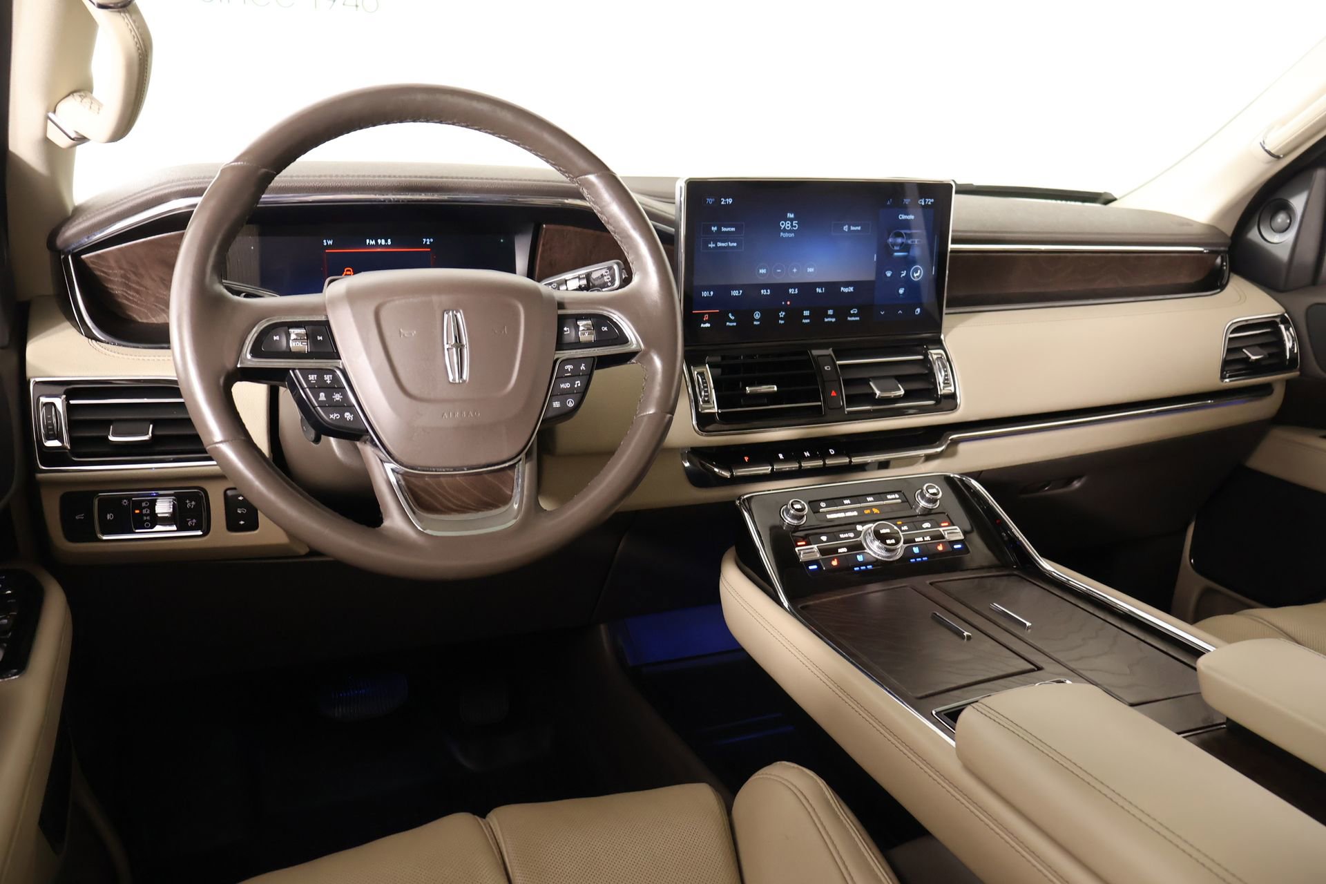 Used 2022 Lincoln Navigator Reserve image 2