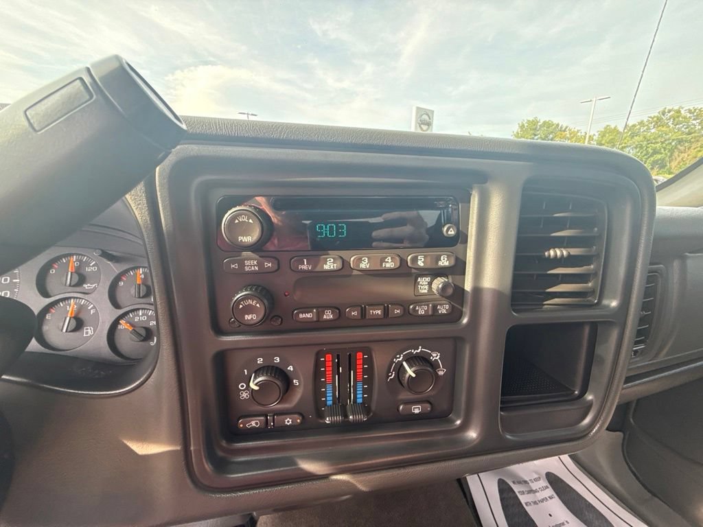 Used 2007 Chevrolet Silverado 2500 LT w/ Heavy-Duty Power Package AWD/4WD image 12