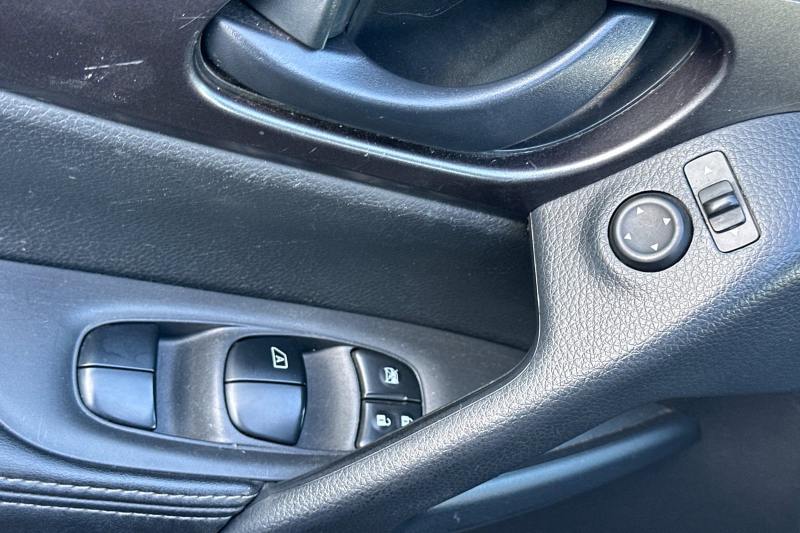 Used 2022 Nissan Rogue Sport S image 11