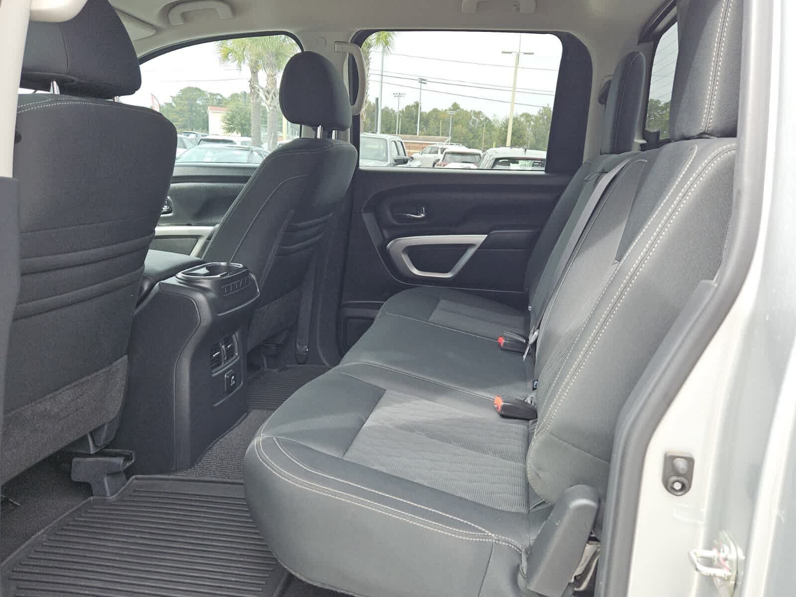 Used 2018 Nissan Titan SV w/ SV Convenience Package RWD image 4