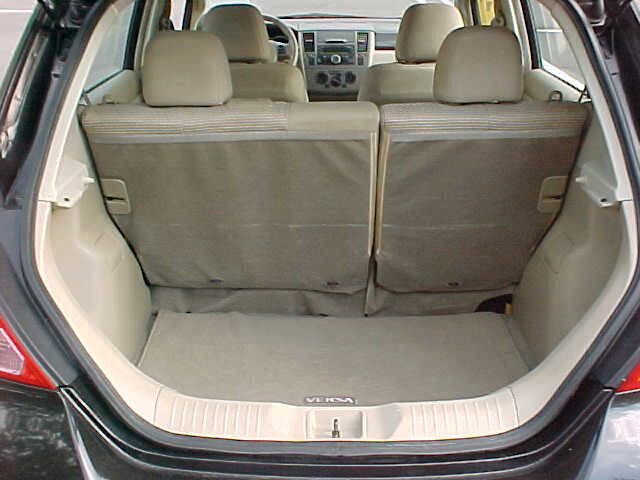 Used 2011 Nissan Versa SL w/ Premium Pkg image 8