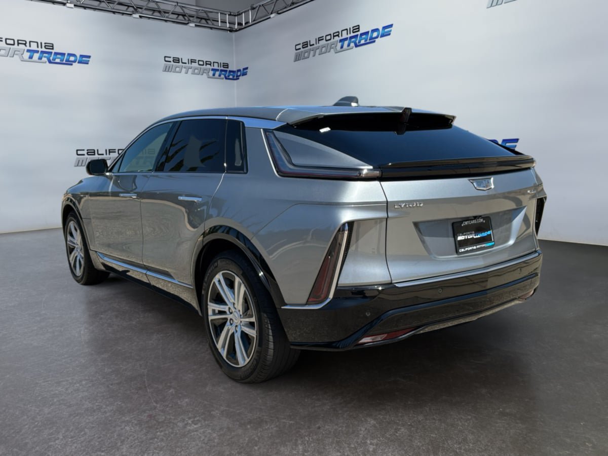 Used 2024 Cadillac Lyriq Tech RWD image 7