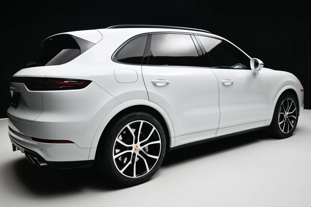 Used 2019 Porsche Cayenne Turbo w/ Premium Plus Package image 29