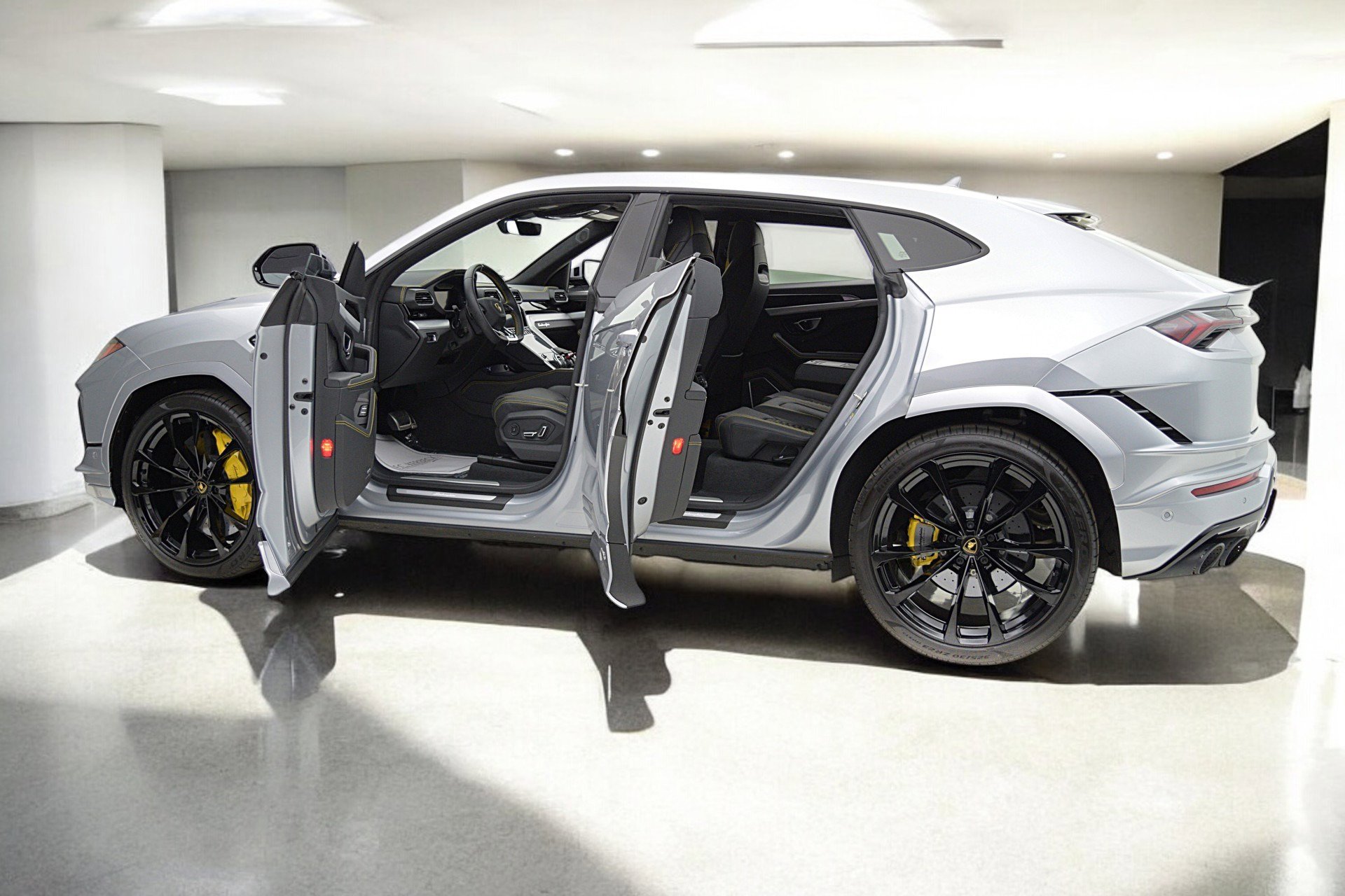 Used 2023 Lamborghini Urus S AWD/4WD image 5
