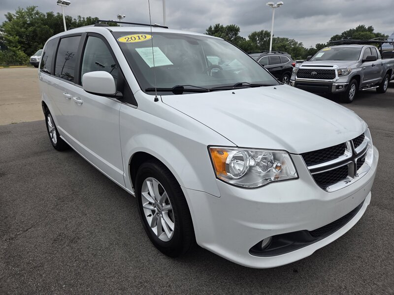 Used 2019 Dodge Grand Caravan SXT FWD image 1