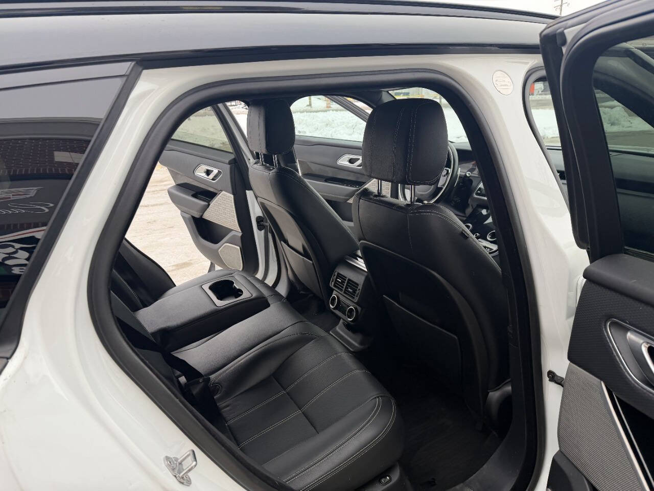 Used 2018 Land Rover Range Rover Velar R-Dynamic SE image 25